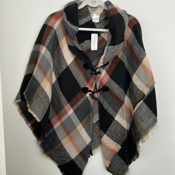 Dressbarn Poncho - Picture 1 of 3